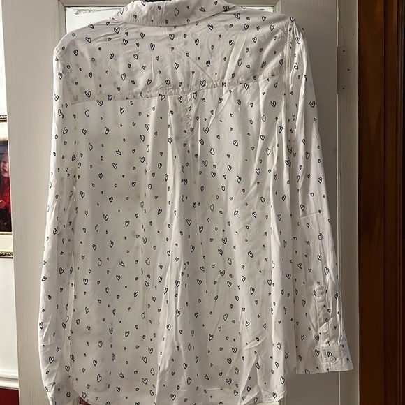 White button down long sleeve blouse with blue hearts. - Picture 2 of 4